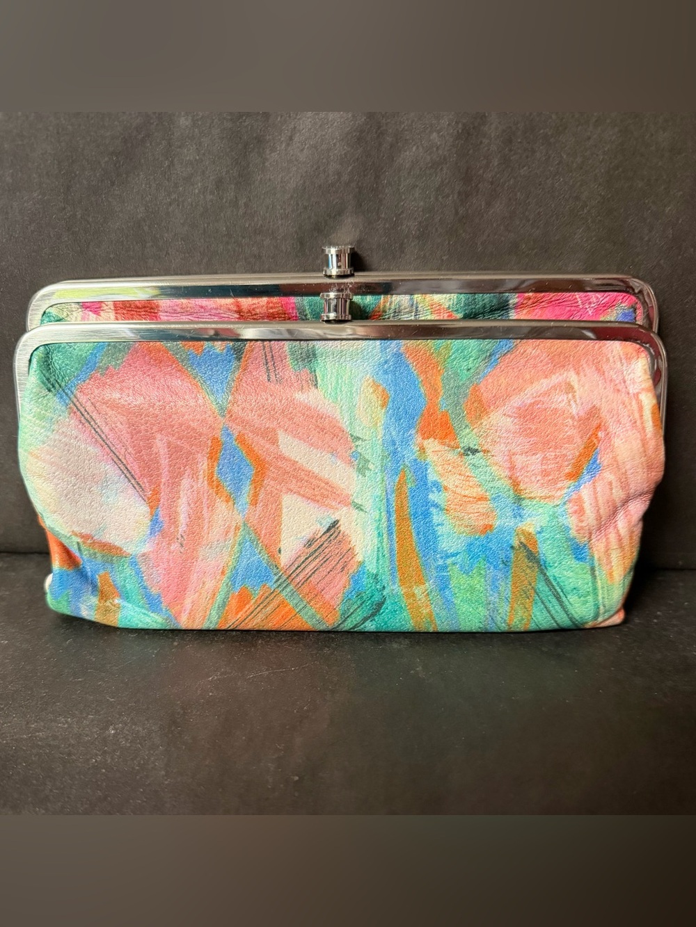 HOBO WALLET - Excellent condition!
Multicolor Abstract Print